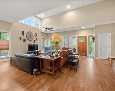 3822 Ridgelea Dr - Photo Thumbnail 3
