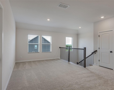 261 Crater Lake Dr - Photo Thumbnail 21