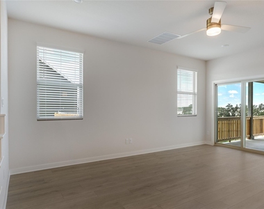 261 Crater Lake Dr - Photo Thumbnail 3