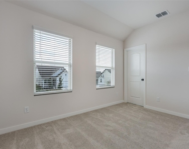 261 Crater Lake Dr - Photo Thumbnail 23