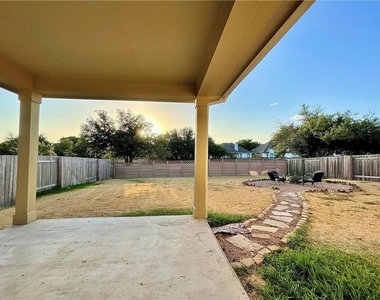 906 Mesquite Hollow Pl - Photo Thumbnail 30