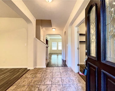 906 Mesquite Hollow Pl - Photo Thumbnail 4