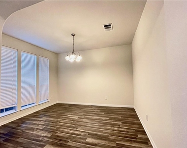 906 Mesquite Hollow Pl - Photo Thumbnail 7