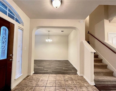 906 Mesquite Hollow Pl - Photo Thumbnail 6