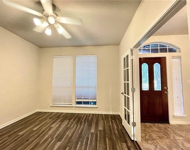 906 Mesquite Hollow Pl - Photo Thumbnail 5