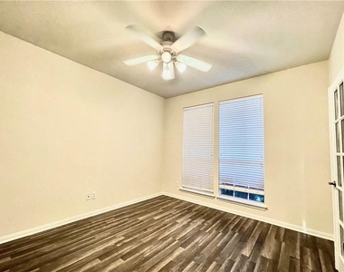 906 Mesquite Hollow Pl - Photo Thumbnail 9