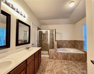 906 Mesquite Hollow Pl - Photo Thumbnail 20