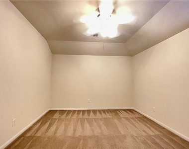 906 Mesquite Hollow Pl - Photo Thumbnail 27