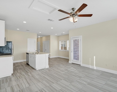 314 Alamar Knot Way - Photo Thumbnail 10