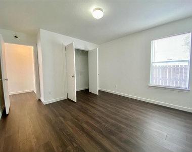 6608 Ferrystone Pass - Photo Thumbnail 5