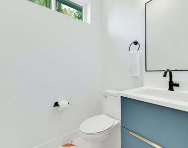 1407 Greenwood Ave - Photo Thumbnail 10