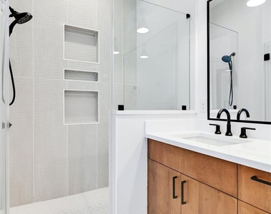1407 Greenwood Ave - Photo Thumbnail 13