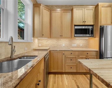 702 W Gibson St - Photo Thumbnail 15