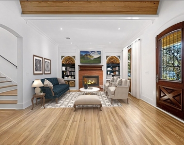 702 W Gibson St - Photo Thumbnail 1