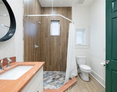 702 W Gibson St - Photo Thumbnail 25