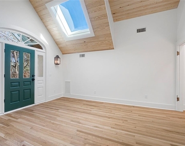 702 W Gibson St - Photo Thumbnail 34