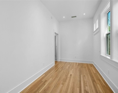 702 W Gibson St - Photo Thumbnail 18