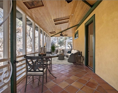 702 W Gibson St - Photo Thumbnail 3