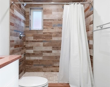 702 W Gibson St - Photo Thumbnail 22