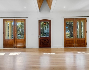 702 W Gibson St - Photo Thumbnail 8