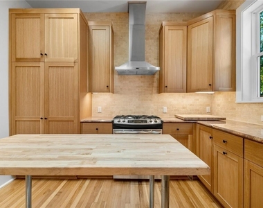 702 W Gibson St - Photo Thumbnail 14