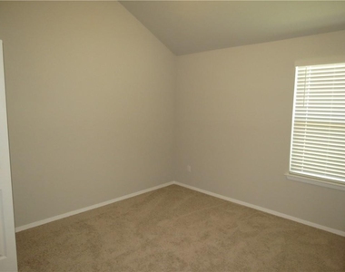 201 Stein Rd - Photo Thumbnail 14