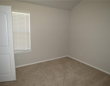 201 Stein Rd - Photo Thumbnail 16