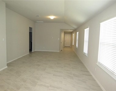 201 Stein Rd - Photo Thumbnail 4