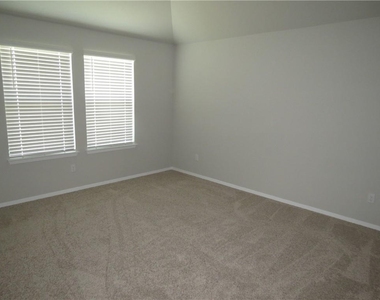 201 Stein Rd - Photo Thumbnail 10