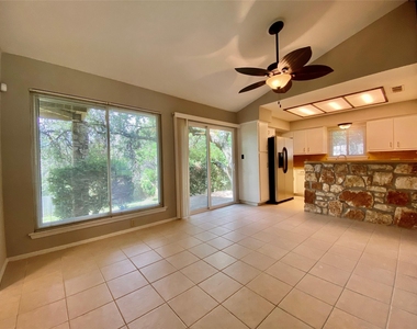 7219 Scenic Brook Dr - Photo Thumbnail 4