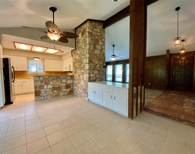 7219 Scenic Brook Dr - Photo Thumbnail 9