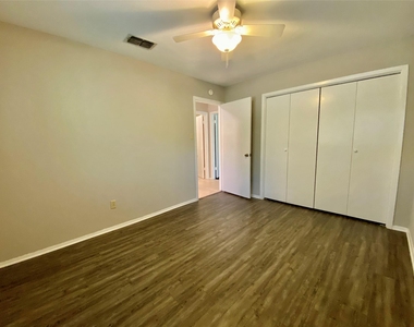 7219 Scenic Brook Dr - Photo Thumbnail 13