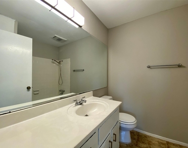 7219 Scenic Brook Dr - Photo Thumbnail 16