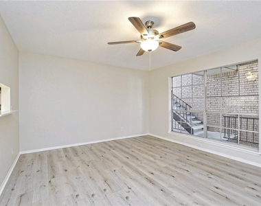 2425 Ashdale Dr - Photo Thumbnail 3