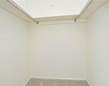 2425 Ashdale Dr - Photo Thumbnail 8