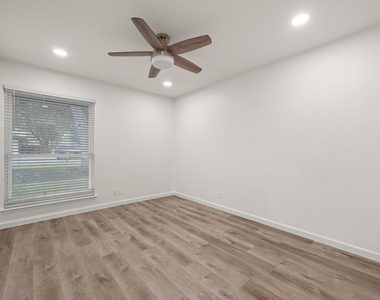 13307 Effingham St - Photo Thumbnail 18