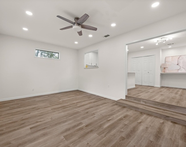 13307 Effingham St - Photo Thumbnail 10