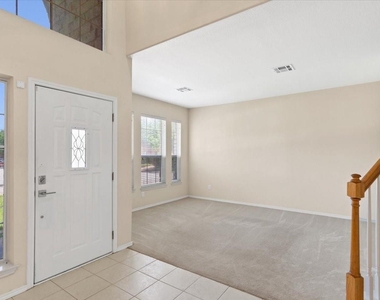 207 Colby Ln - Photo Thumbnail 2