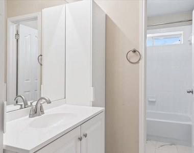 207 Colby Ln - Photo Thumbnail 22