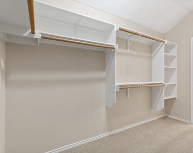207 Colby Ln - Photo Thumbnail 31