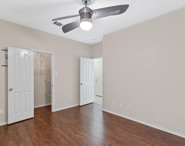 207 Colby Ln - Photo Thumbnail 15