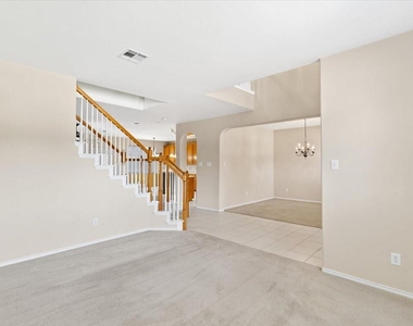207 Colby Ln - Photo Thumbnail 3