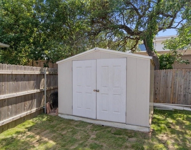 207 Colby Ln - Photo Thumbnail 35