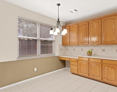 207 Colby Ln - Photo Thumbnail 11