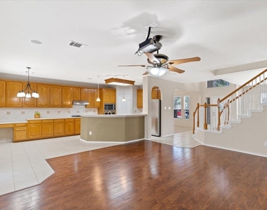207 Colby Ln - Photo Thumbnail 6