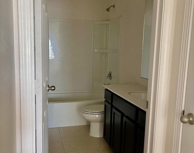 8709 Lake George Circle E - Photo Thumbnail 9