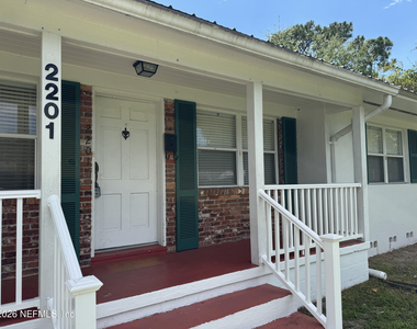 2201 Laurel Street - Photo Thumbnail 2