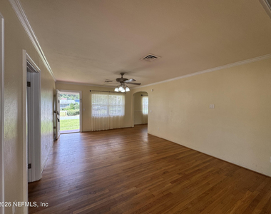 2201 Laurel Street - Photo Thumbnail 4