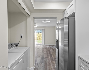 11359 Bedford Oaks Drive - Photo Thumbnail 17