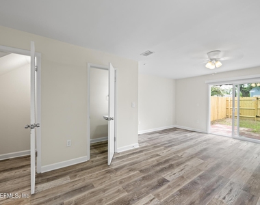 11359 Bedford Oaks Drive - Photo Thumbnail 10